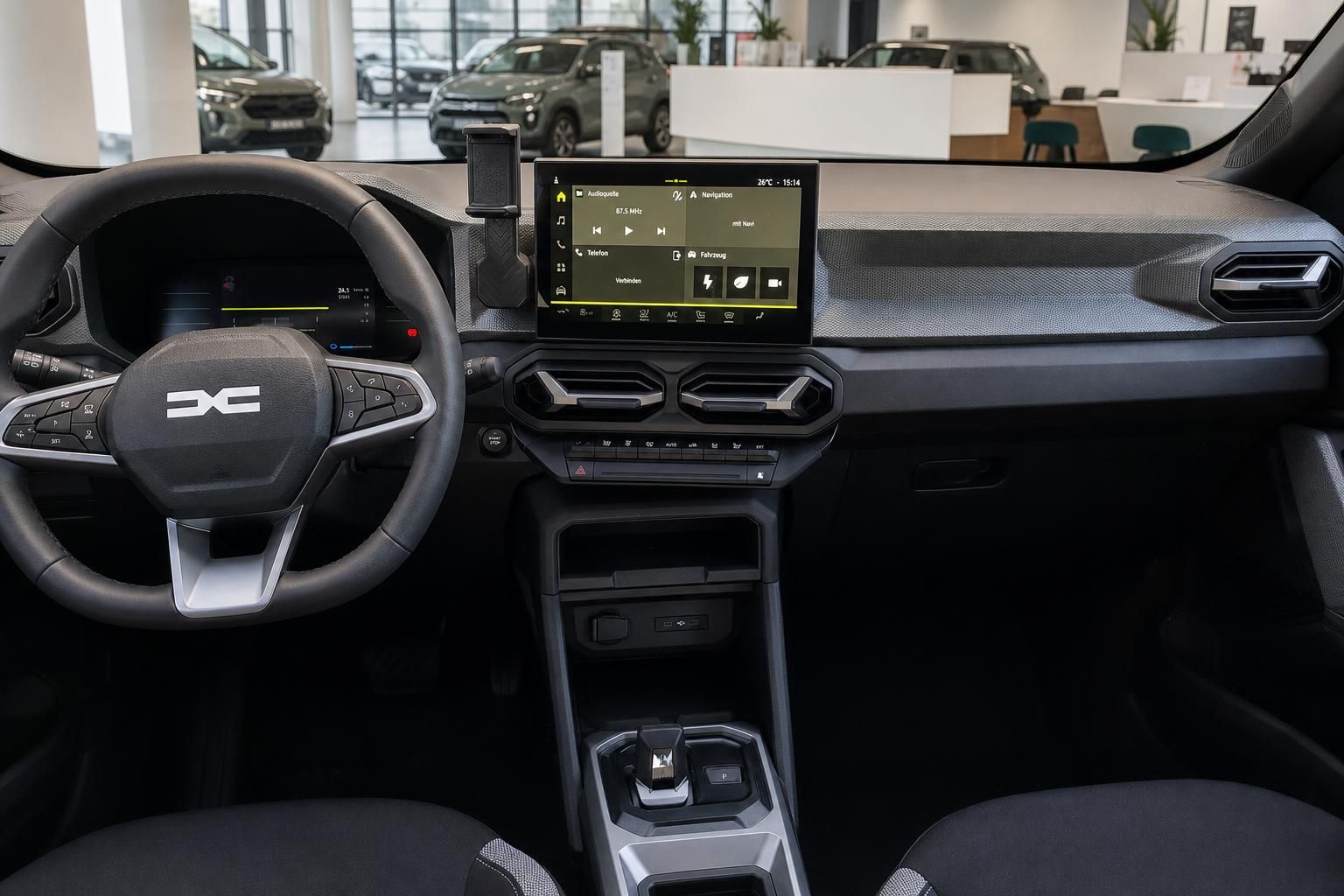 Dacia Duster Cockpit mit Lenkrad und modernem Infotainment Display