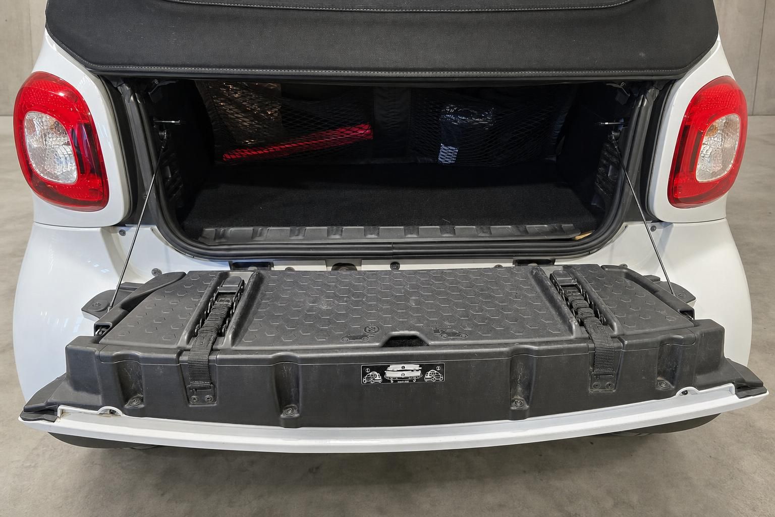 Smart Kofferraum mit Verdeckbox und Gepäcknetz im Detail