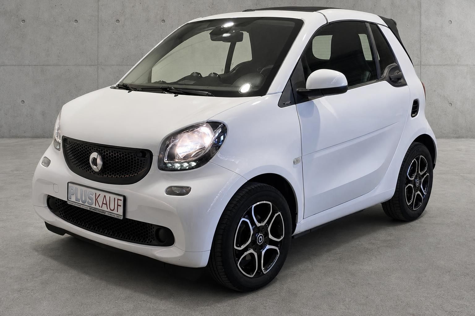 Smart Fortwo weiß, Frontansicht mit Leichtmetallfelgen