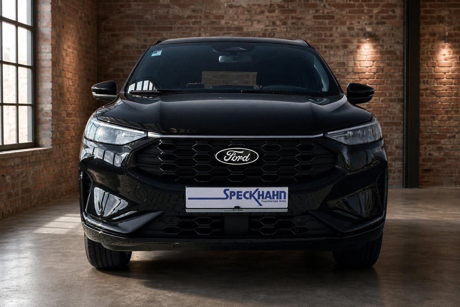 Ford SUV in Schwarz, Frontansicht mit Kühlergrill und Logo