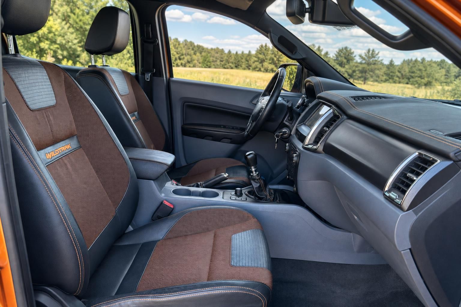 Ford Ranger Wildtrak Cockpit Armaturenbrett schwarz-braune Wildtrak Ausstattung