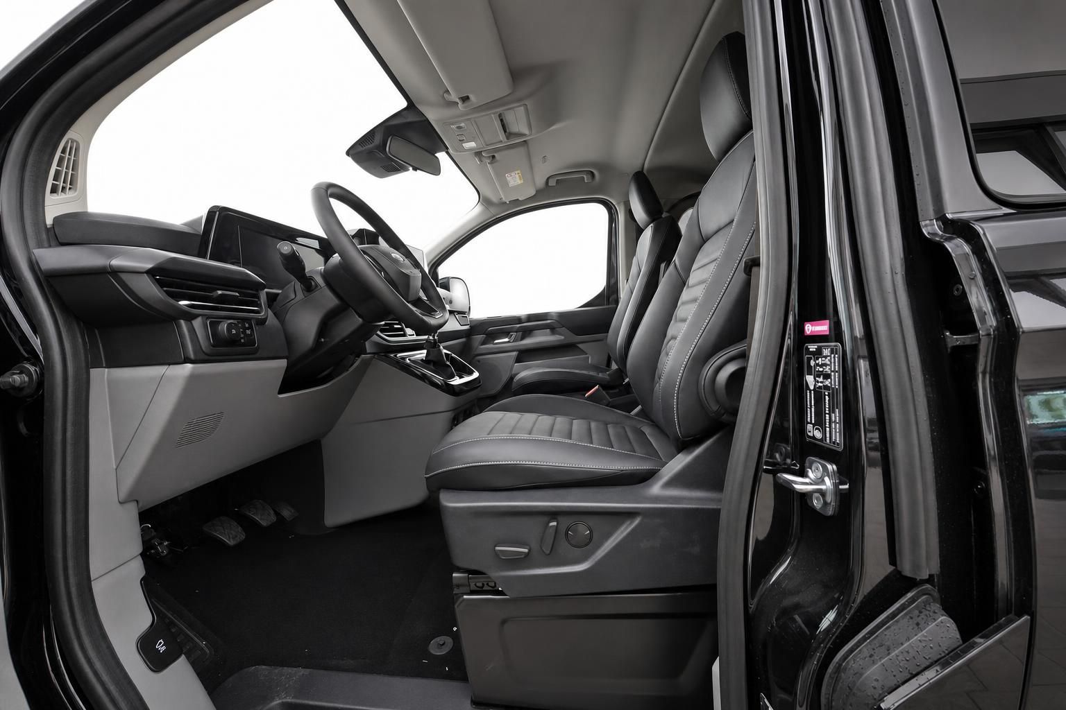 Ford Tourneo Fahrersitz und Cockpit Innenraumansicht Detail