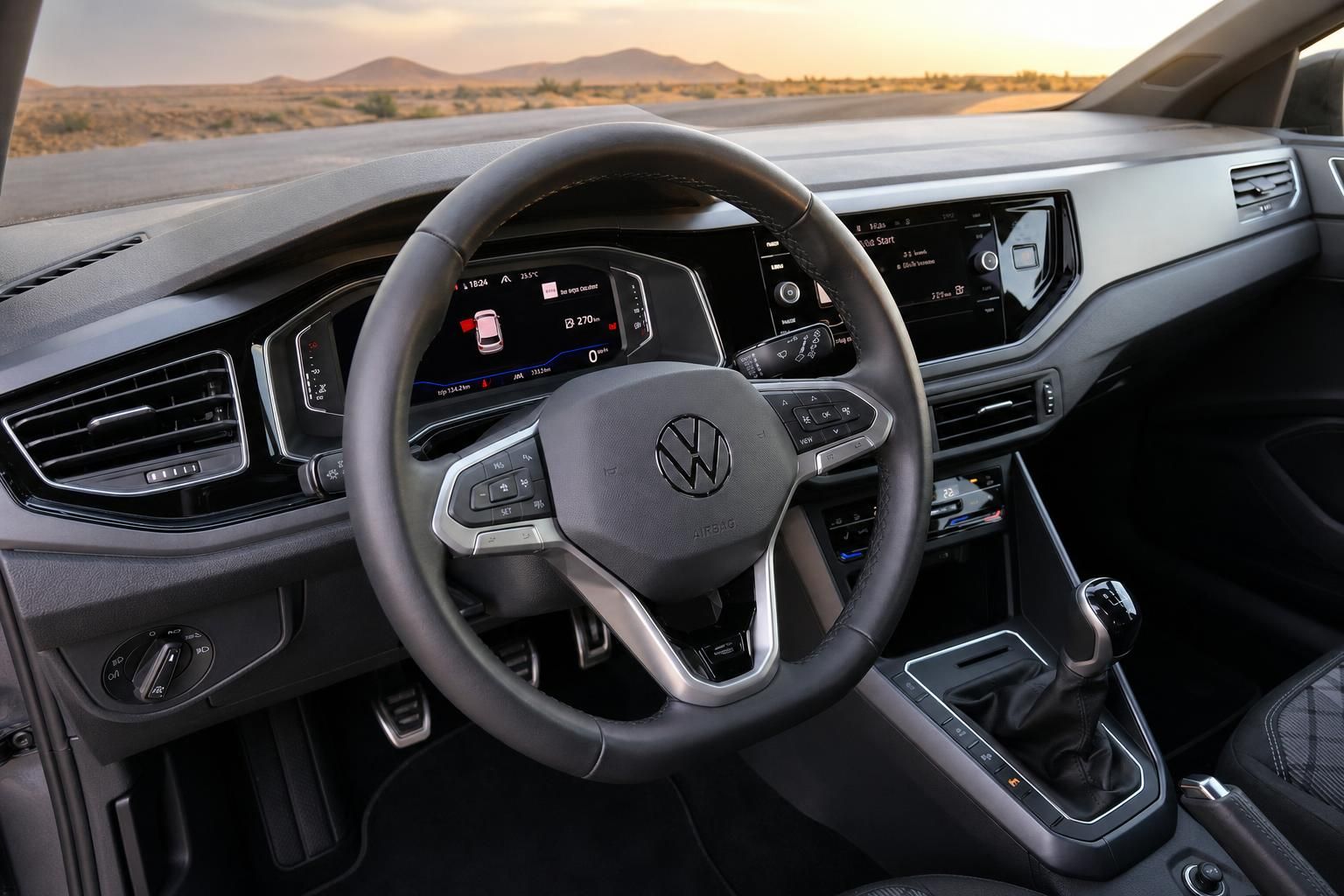 VW Cockpit mit Lenkrad, digitalem Kombiinstrument und Touchscreen-Infotainment