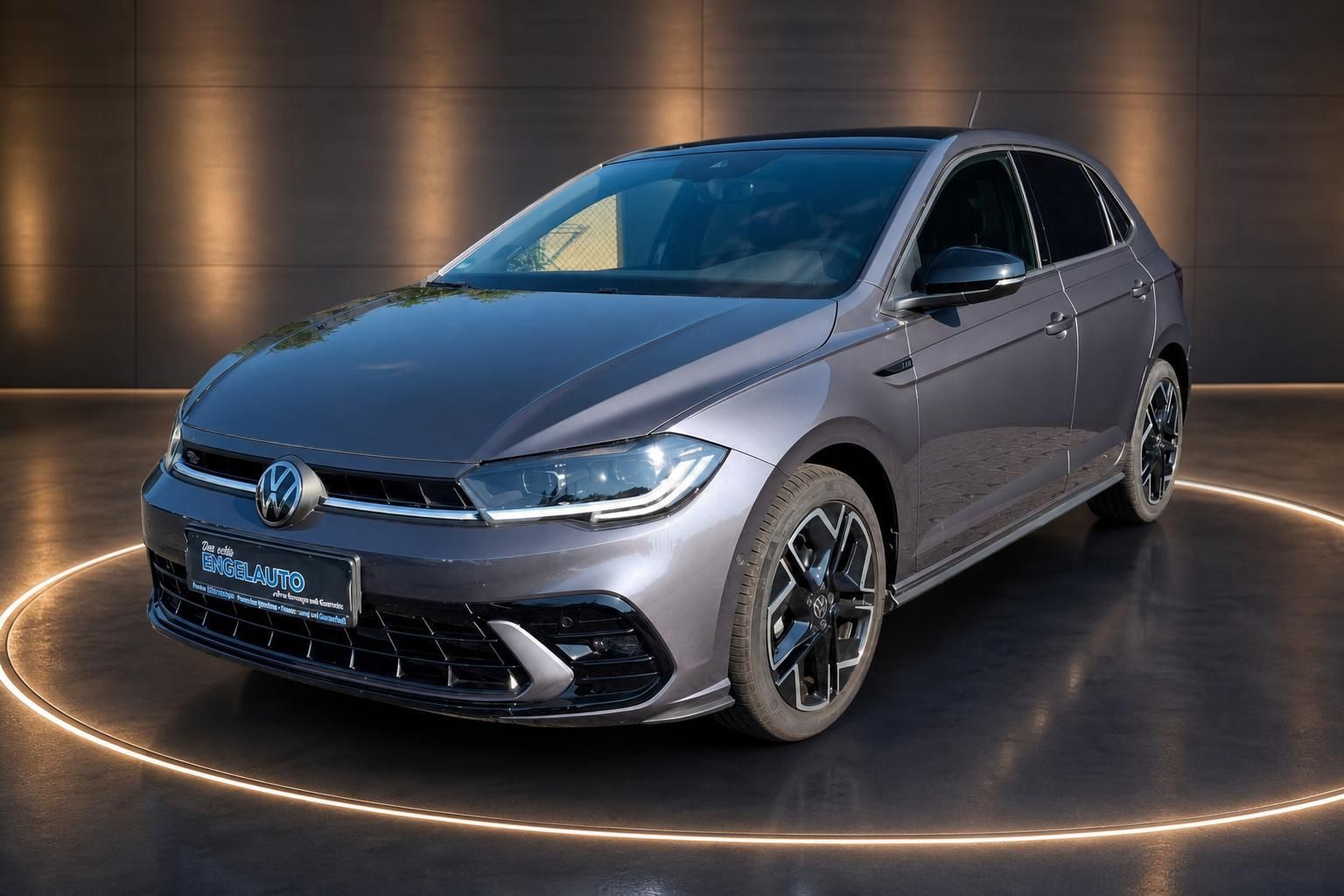 VW Polo R-Line grau Frontansicht schräg links – sportlicher Kleinwagen mit schwarzen Felgen