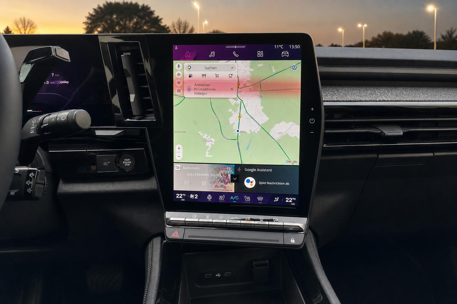Fahrzeug Mittelkonsole mit Touchscreen Navigation und Klimasteuerung