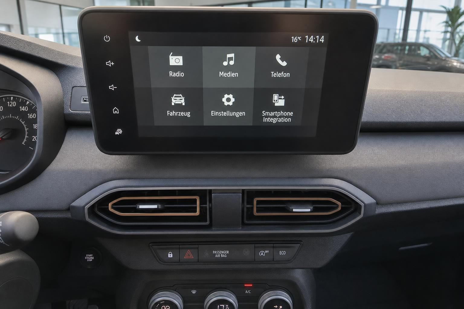 Dacia Infotainment-System mit Touchscreen und Klimaanlage im modernen Armaturenbrett