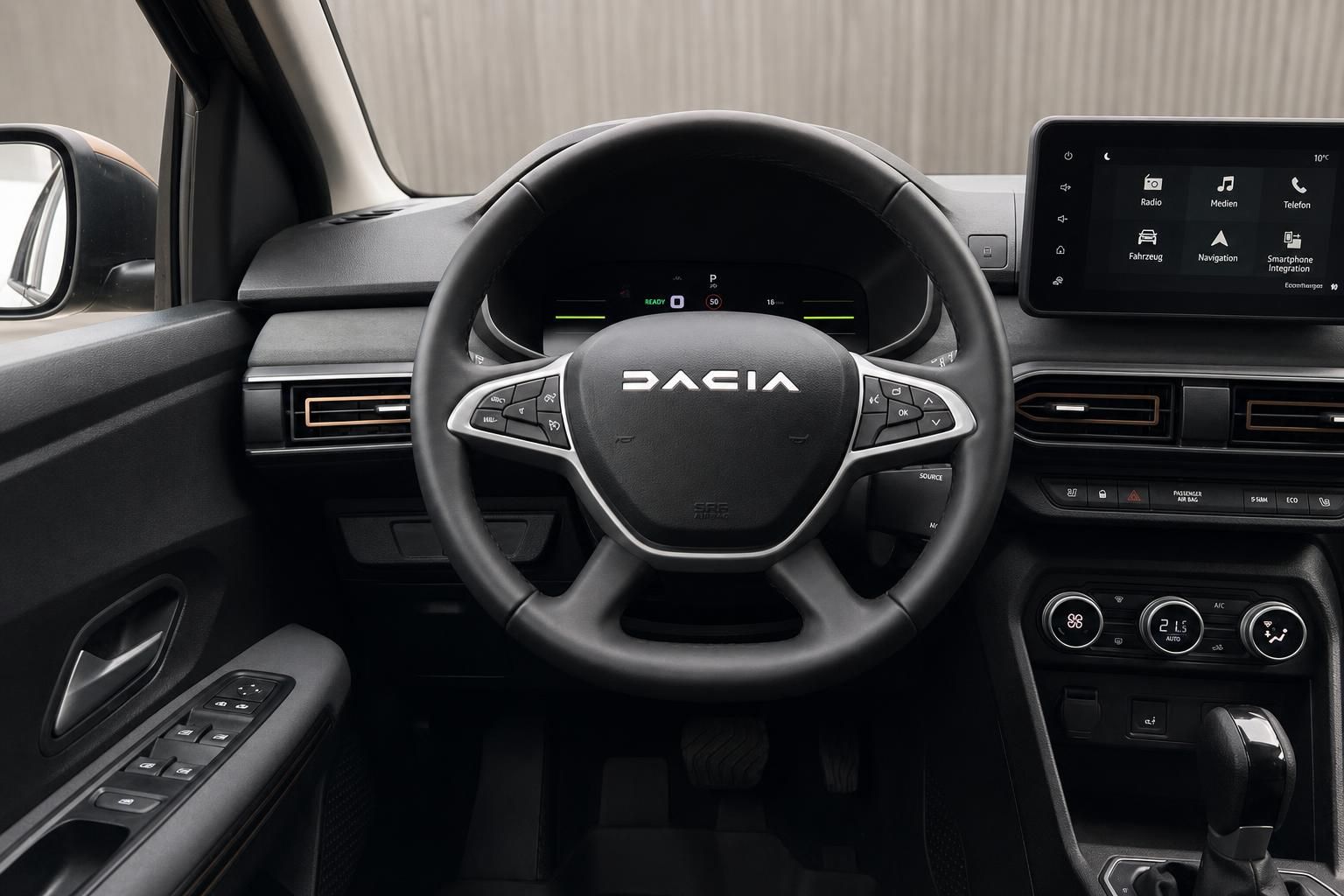 Dacia Fahrzeug Cockpit mit Lenkrad, Armaturenbrett und Touchscreen Display