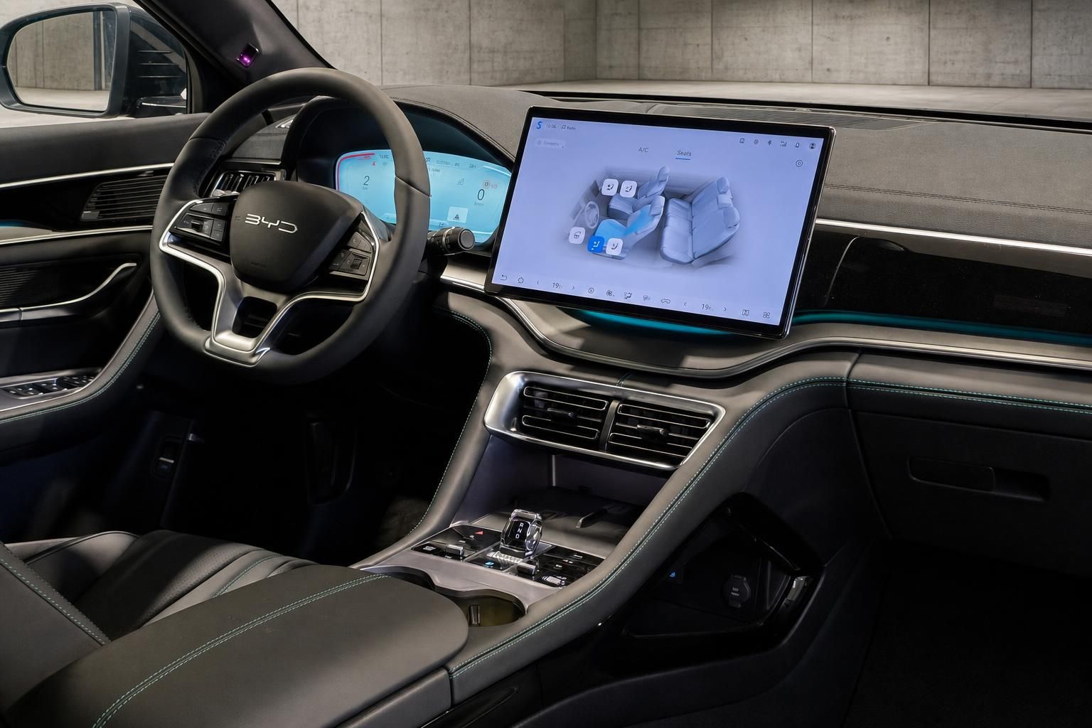 BYD Cockpit mit Lenkrad und grossem Touchscreen Infotainment