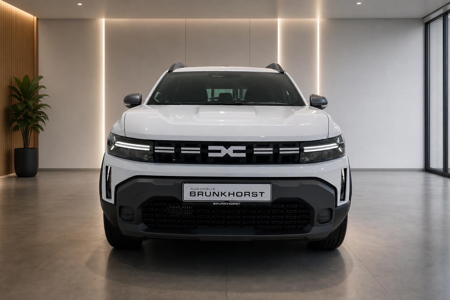 Dacia SUV weiss Frontansicht im Autohaus Showroom mit LED-Scheinwerfern