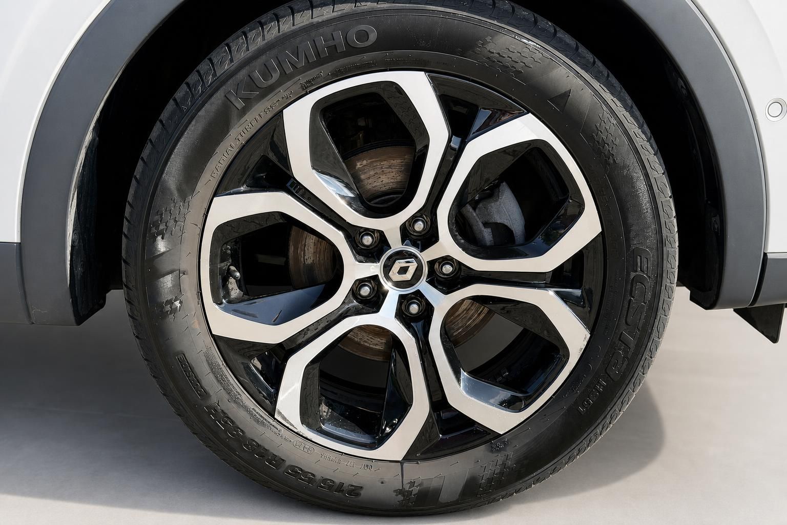 Renault Arkana Alufelge mit Kumho-Reifen im Detail
