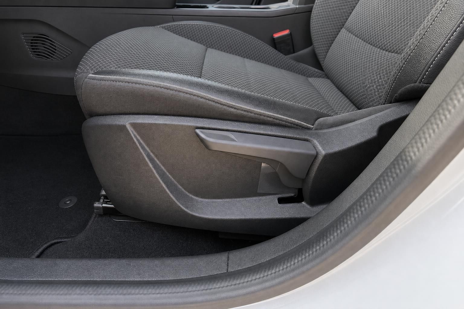 Renault Vordersitz mit Sitzverstellung und Stoffbezug im Detail
