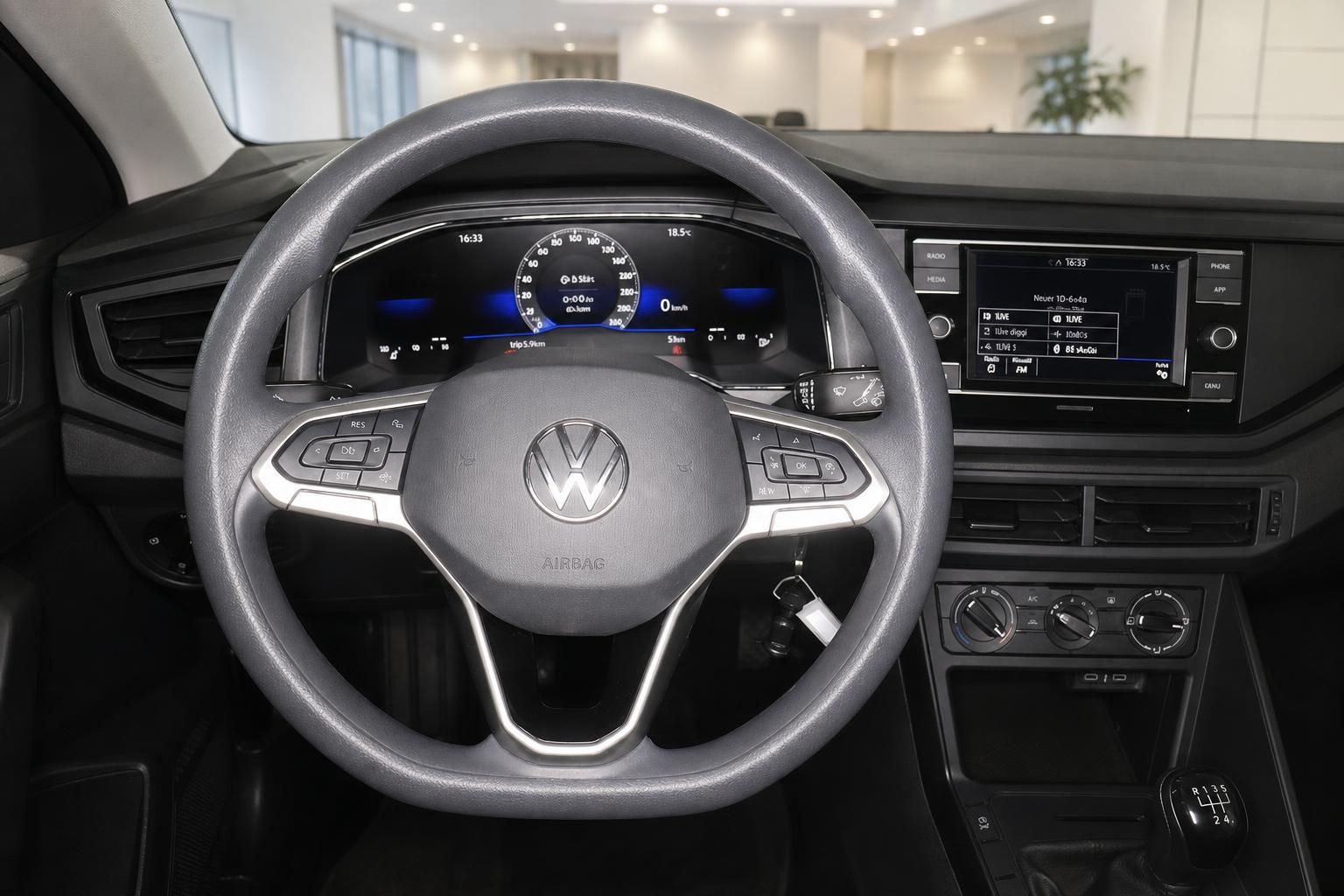 VW Taigo Innenraum Lenkrad und Cockpit Ansicht