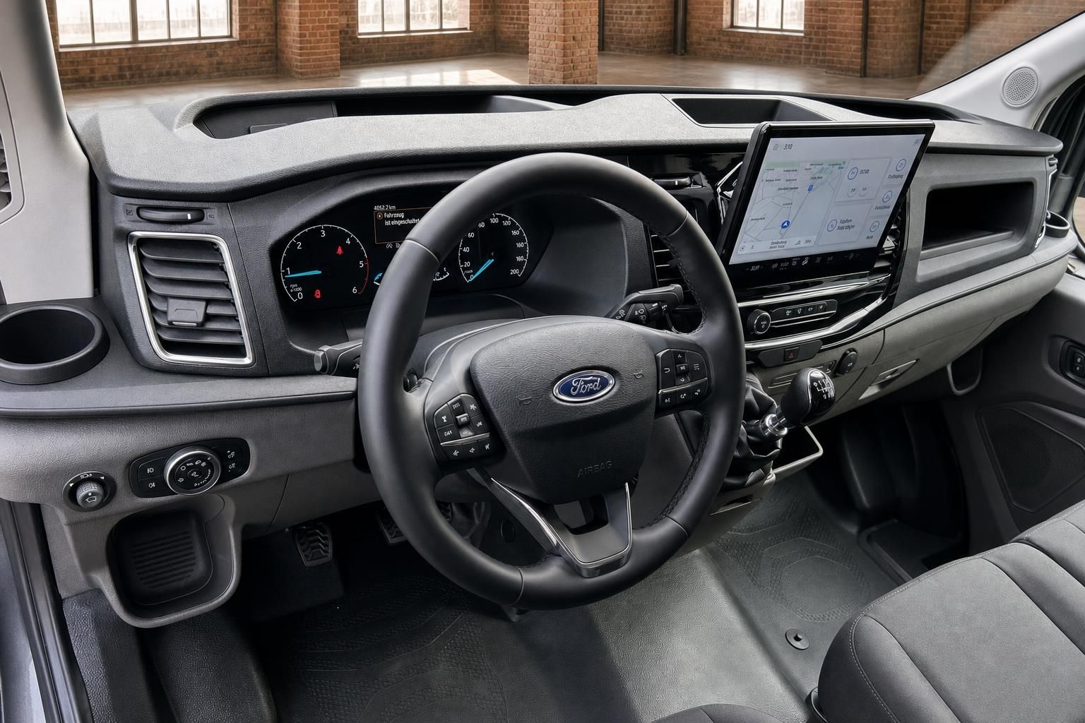 Ford Transit Fahrerkabine mit Lenkrad, Kombiinstrument und großem Infotainment-Display