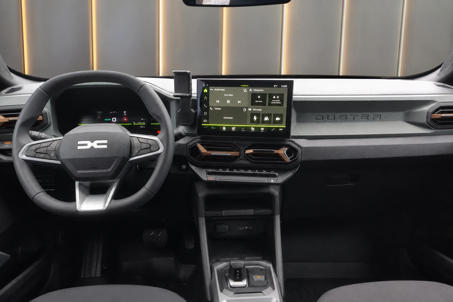 Dacia Duster Innenraum Cockpit Dashboard Lenkrad Infotainment Display schwarz grau