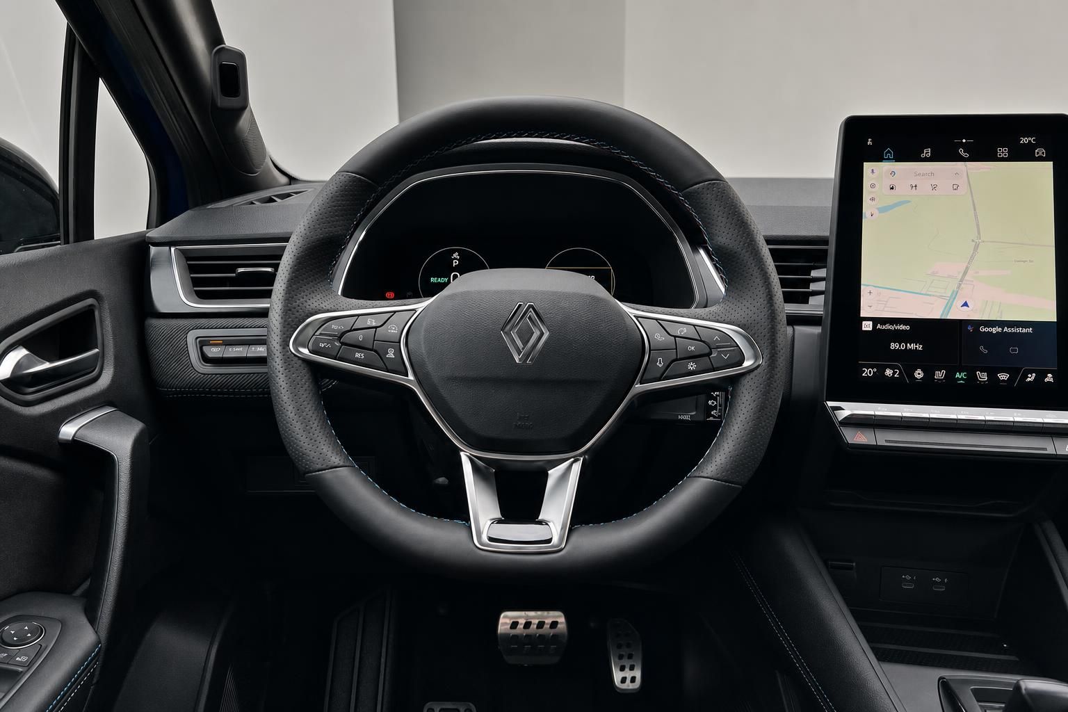 Renault Lenkrad mit Multifunktionstasten und digitalem Cockpit-Display