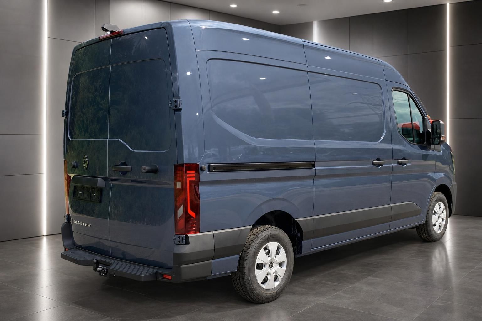 Renault Master Kastenwagen Heckansicht mit Hecktüren und Anhängerkupplung