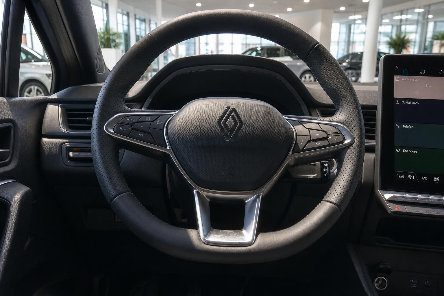 Renault Captur Innenraum - Lenkrad und Cockpit mit digitalem Display im modernen SUV