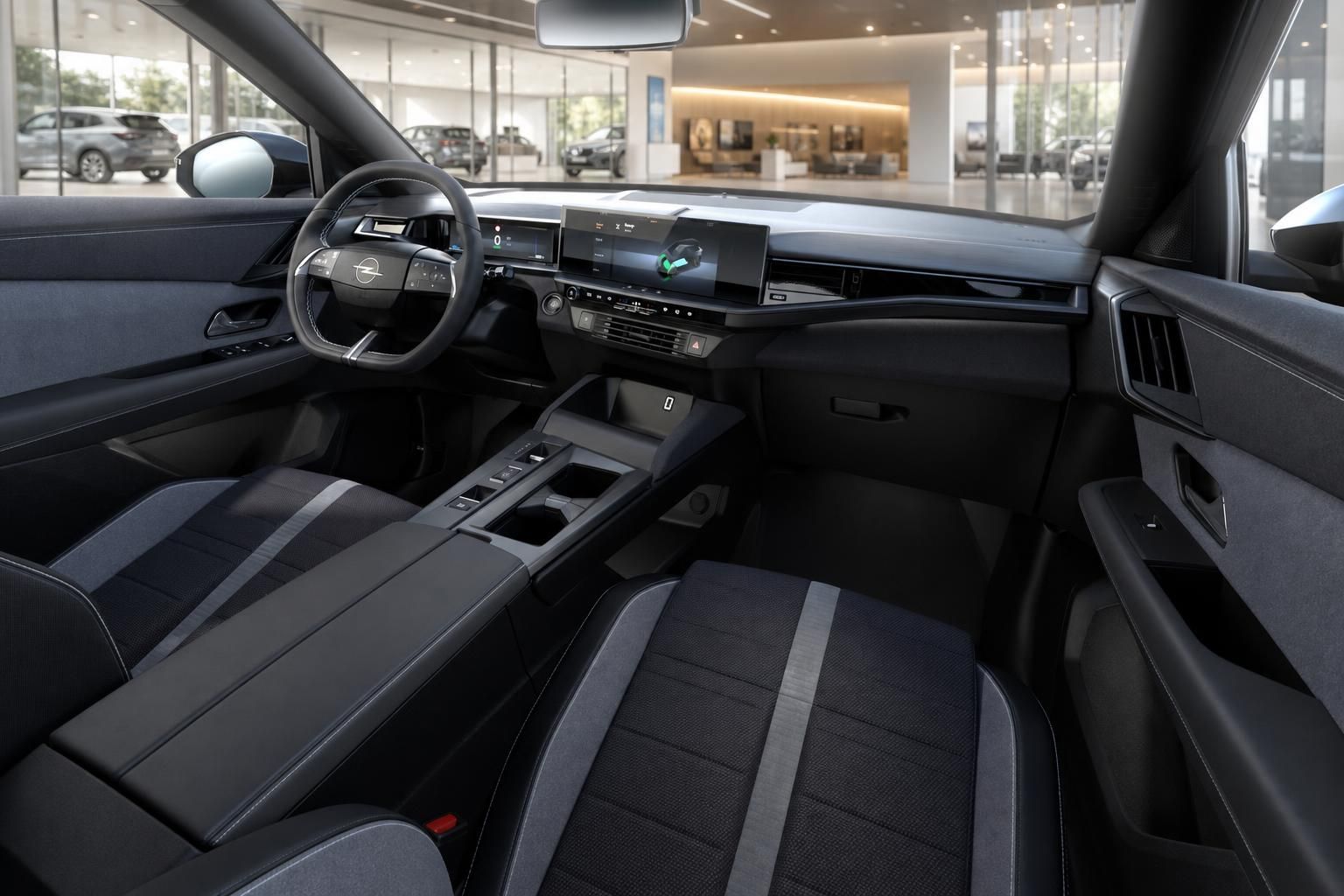 Opel Grandland Electric Innenraum Cockpit mit Lenkrad, Infotainment und Vordersitzen