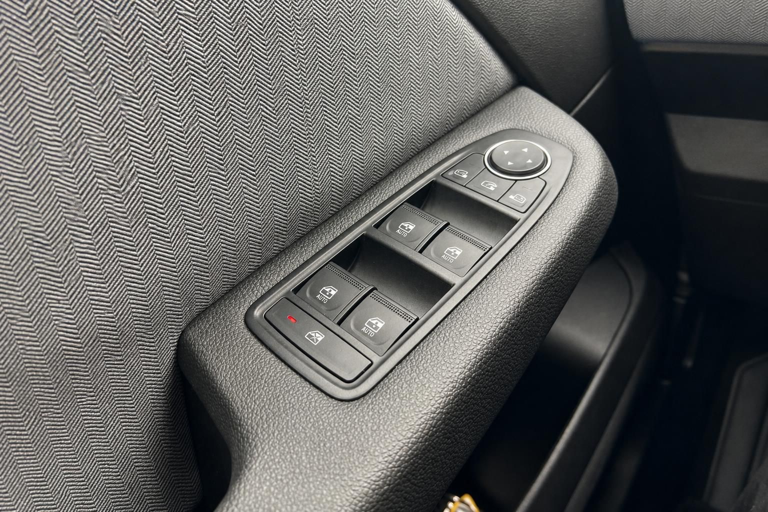 Renault Fensterheber-Bedienelemente an der Fahrertür im Detail