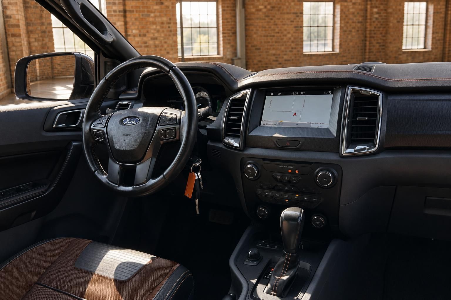 Ford Ranger Innenraum mit Lenkrad und Navigationssystem