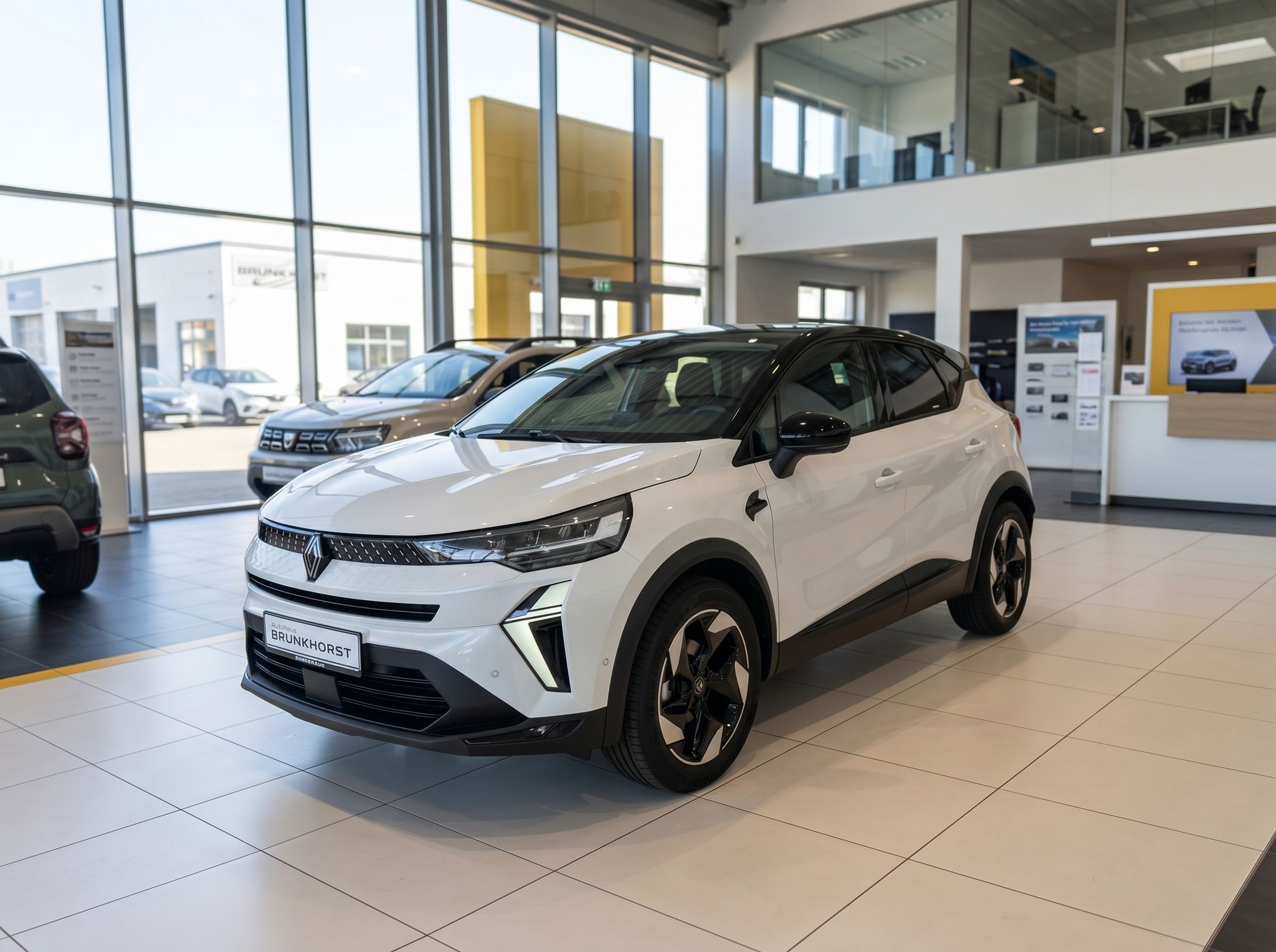 Renault Captur weiss im Autohaus Showroom - Seitenansicht mit schwarzem Dach
