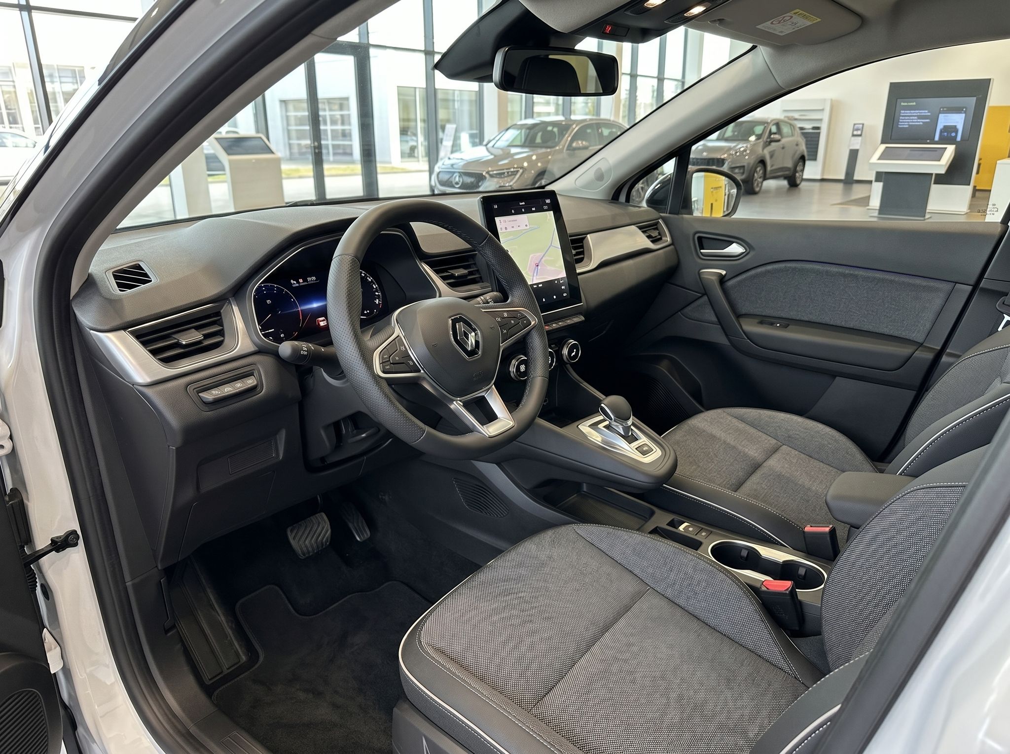 Renault Captur Innenraum - Cockpit mit Touchscreen, Lenkrad und Armaturenbrett