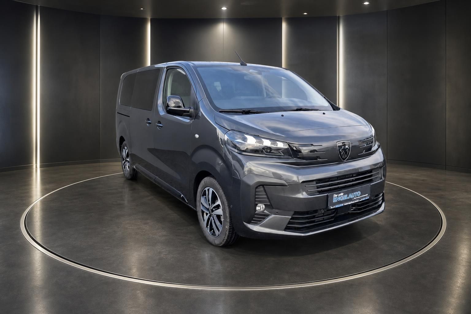 Peugeot Transporter grau metallic Dreiviertelansicht vorne - eleganter Kastenwagen mit Alufelgen