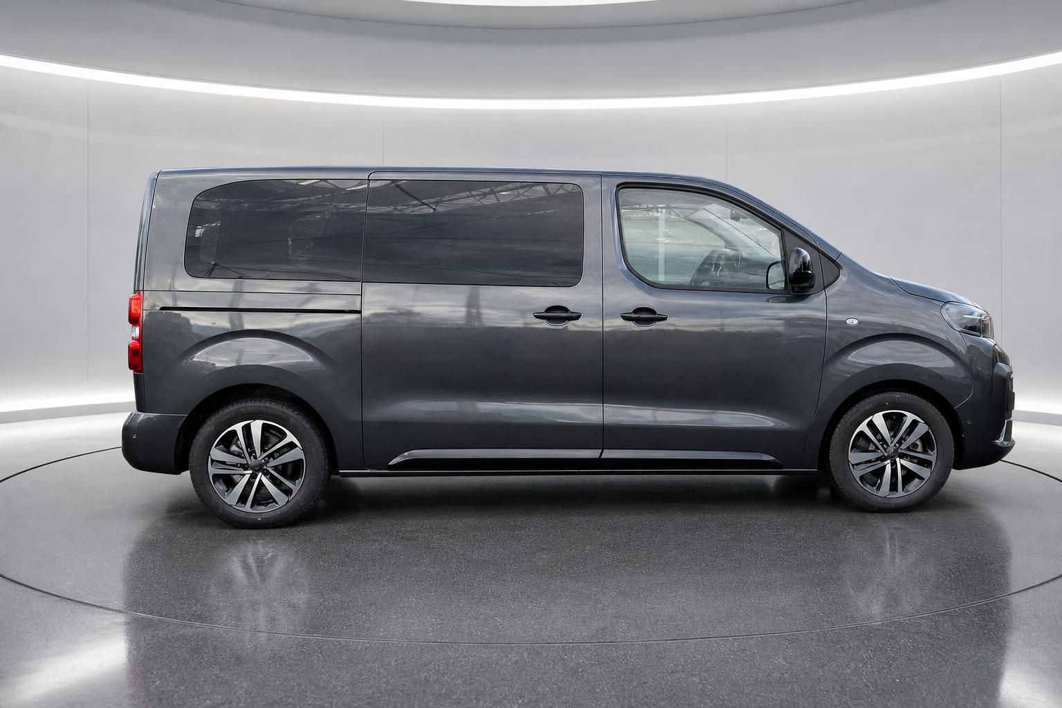 Peugeot Transporter grau metallic Seitenansicht links - geräumiger Kastenwagen mit Panoramafenstern