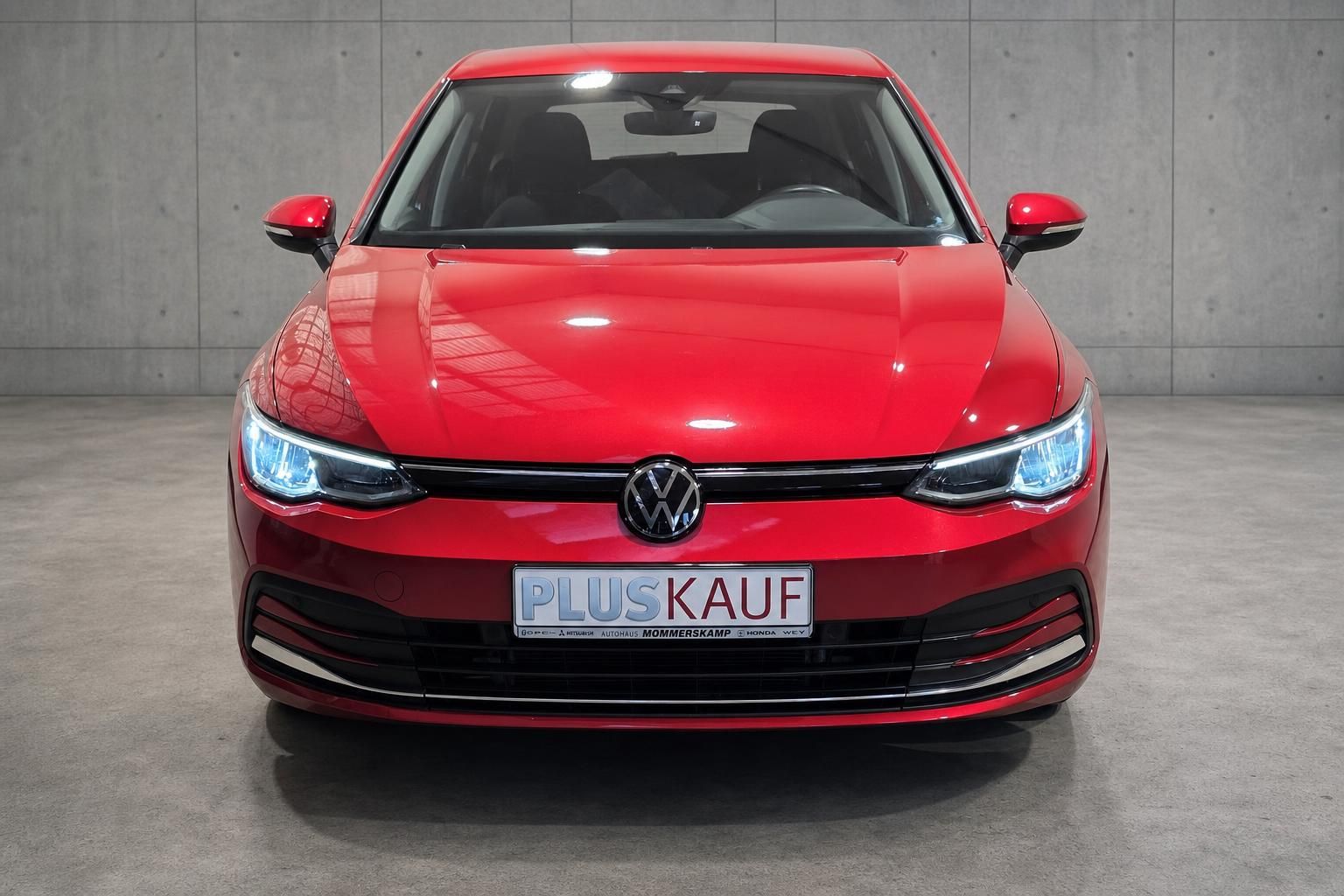 VW Golf rot Frontansicht mit LED-Scheinwerfern