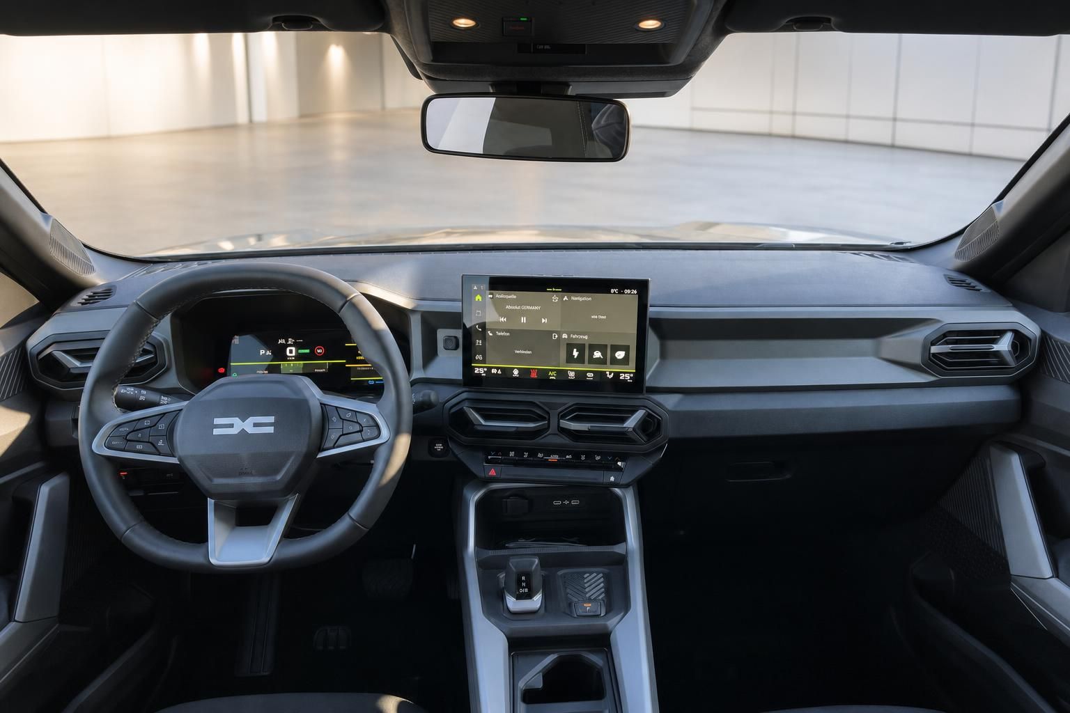 Dacia Innenraum mit digitalen Displays, Lenkrad und Mittelkonsole