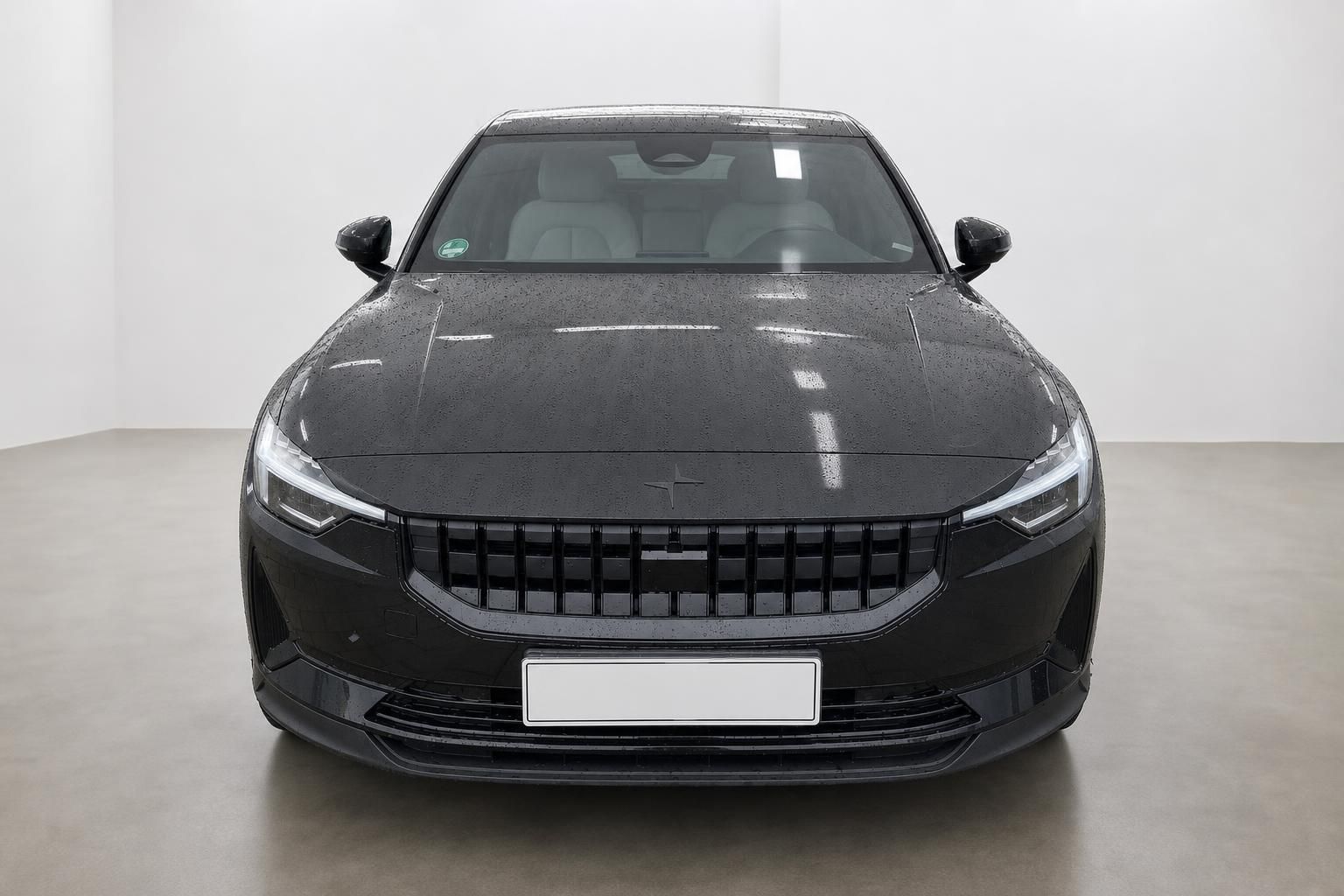 Polestar 2 schwarz Frontansicht direkt von vorne