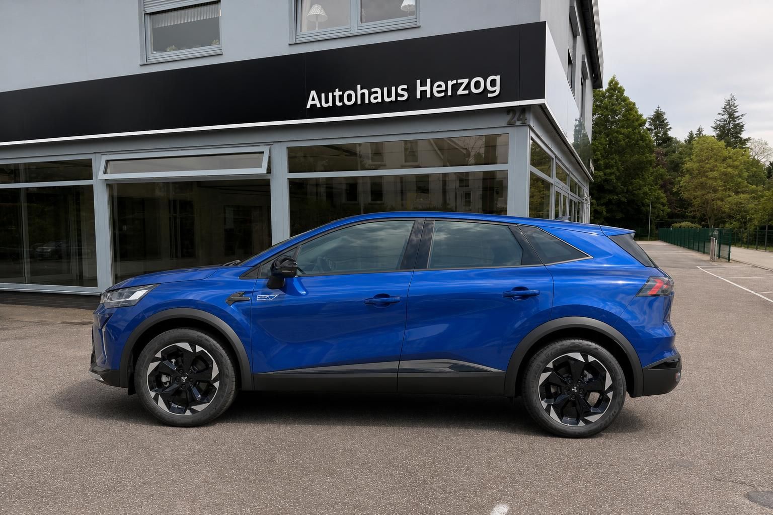 Mitsubishi Grandis blau Seitenansicht beim Autohaus Herzog