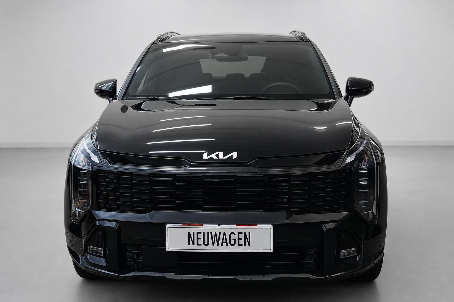 Kia SUV in Schwarz, Frontansicht im Studio