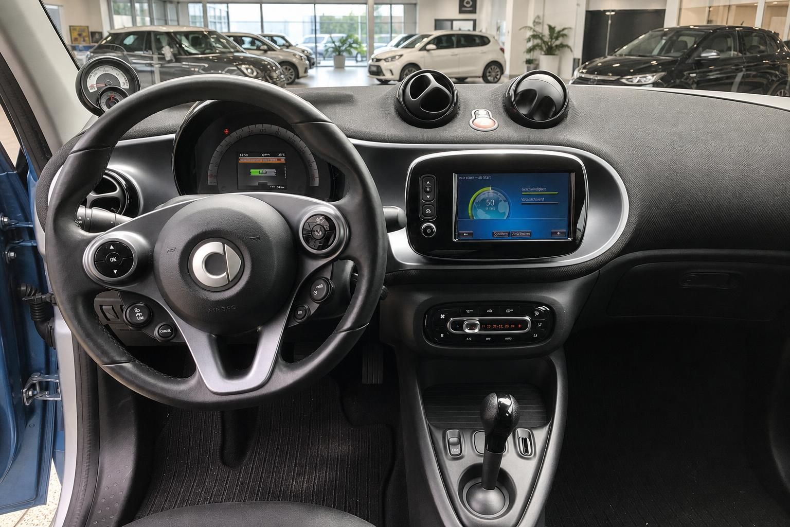 Smart Forfour Cockpit Detailansicht Lenkrad und Touchscreen