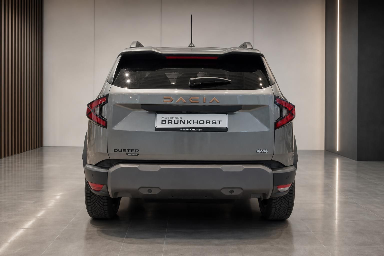 Dacia Duster Hybrid 4x4 Heckansicht in Grau im Autohaus Brunkhorst