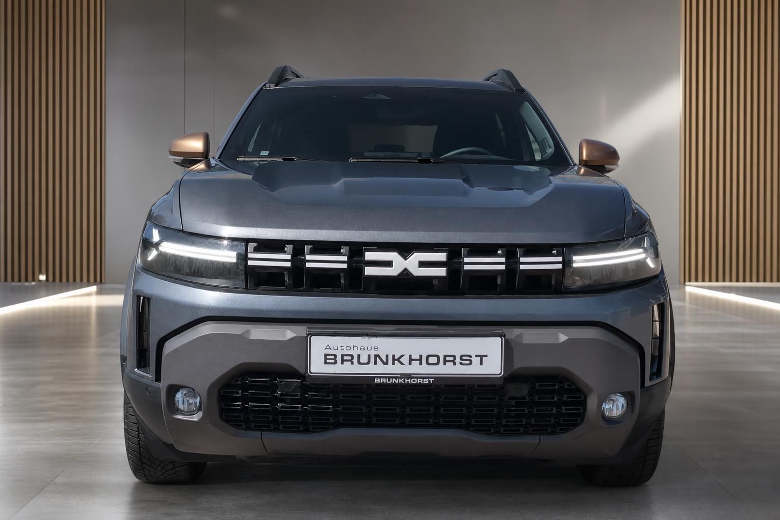 Dacia Duster Frontansicht mit LED-Scheinwerfern im Autohaus Brunkhorst