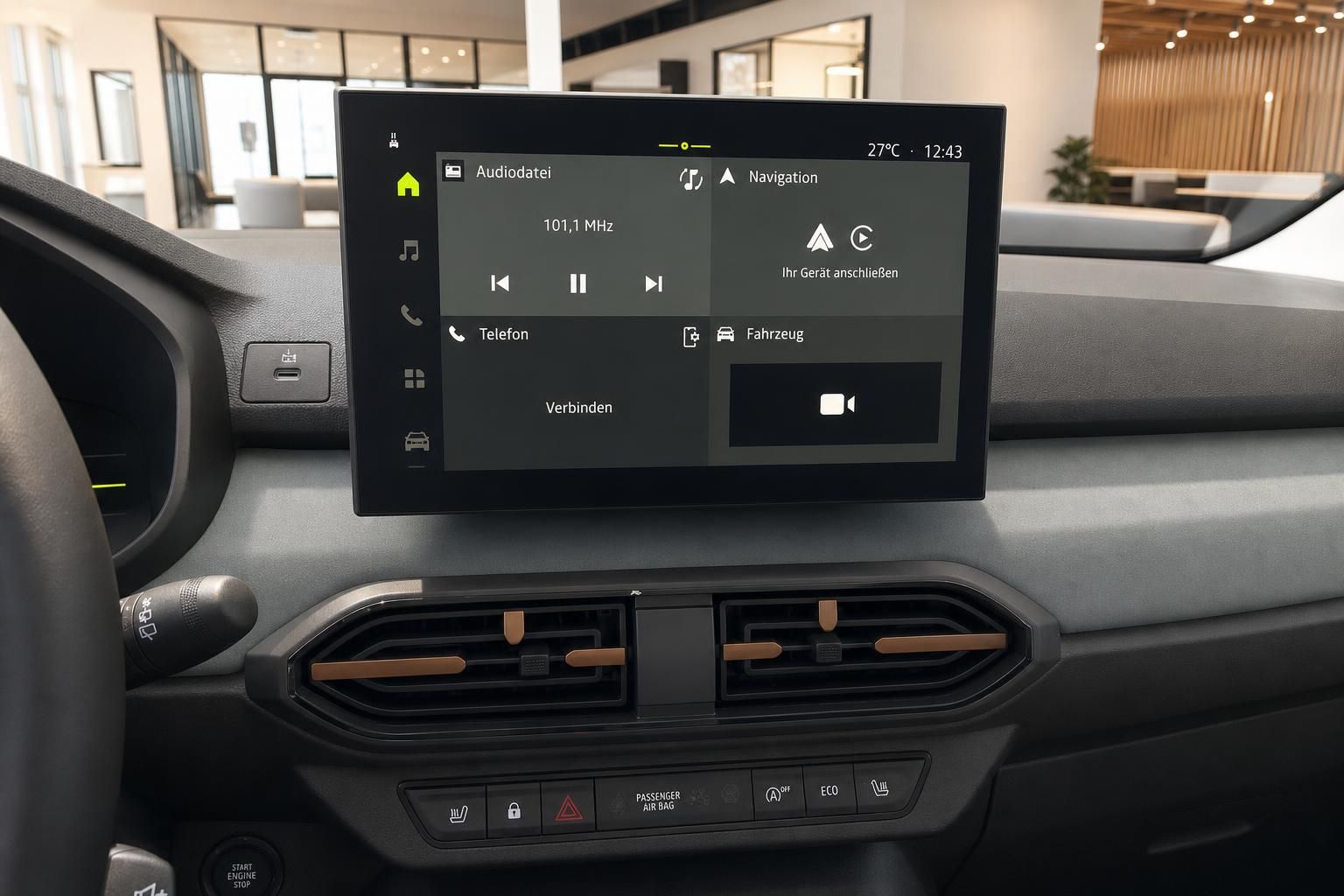 Dacia Infotainment-Touchscreen mit Navigation, Radio und Klimabedienung im Cockpit