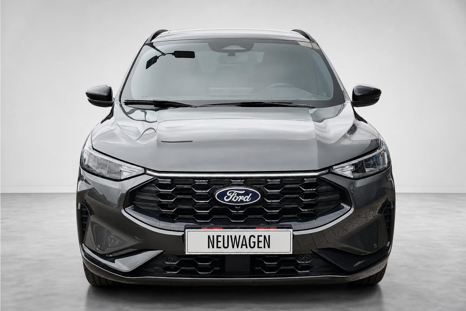 Ford Kuga grau, Frontansicht mit Kennzeichen NEUWAGEN im Studio