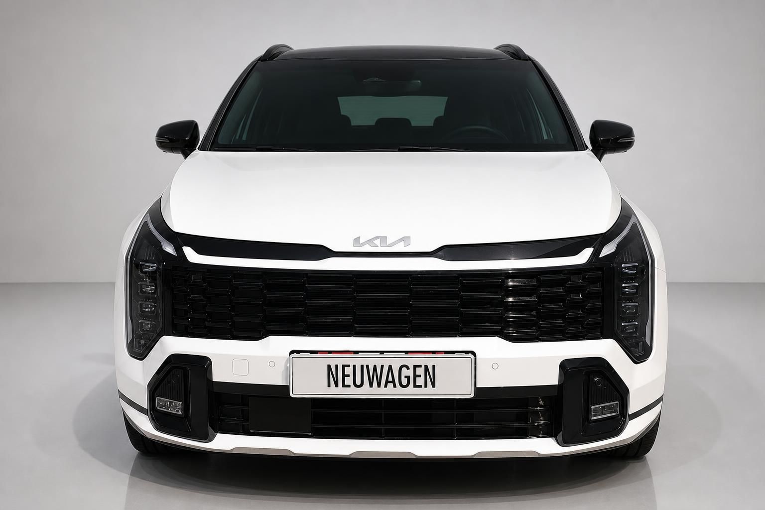 Kia Sportage weiß, Frontansicht mit LED-Scheinwerfern im Studio