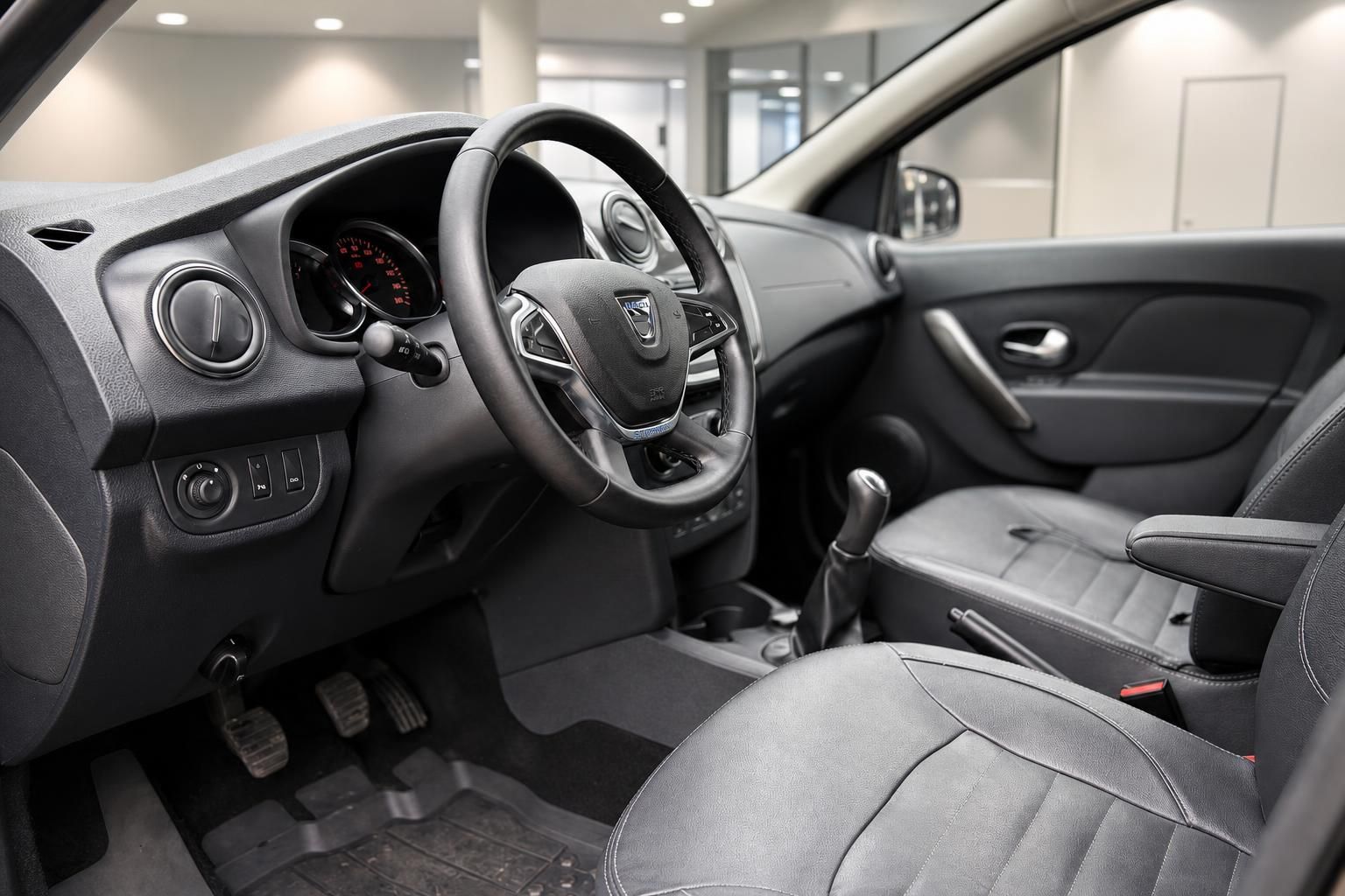 Dacia Sandero Stepway Innenraum Cockpit und Lederausstattung