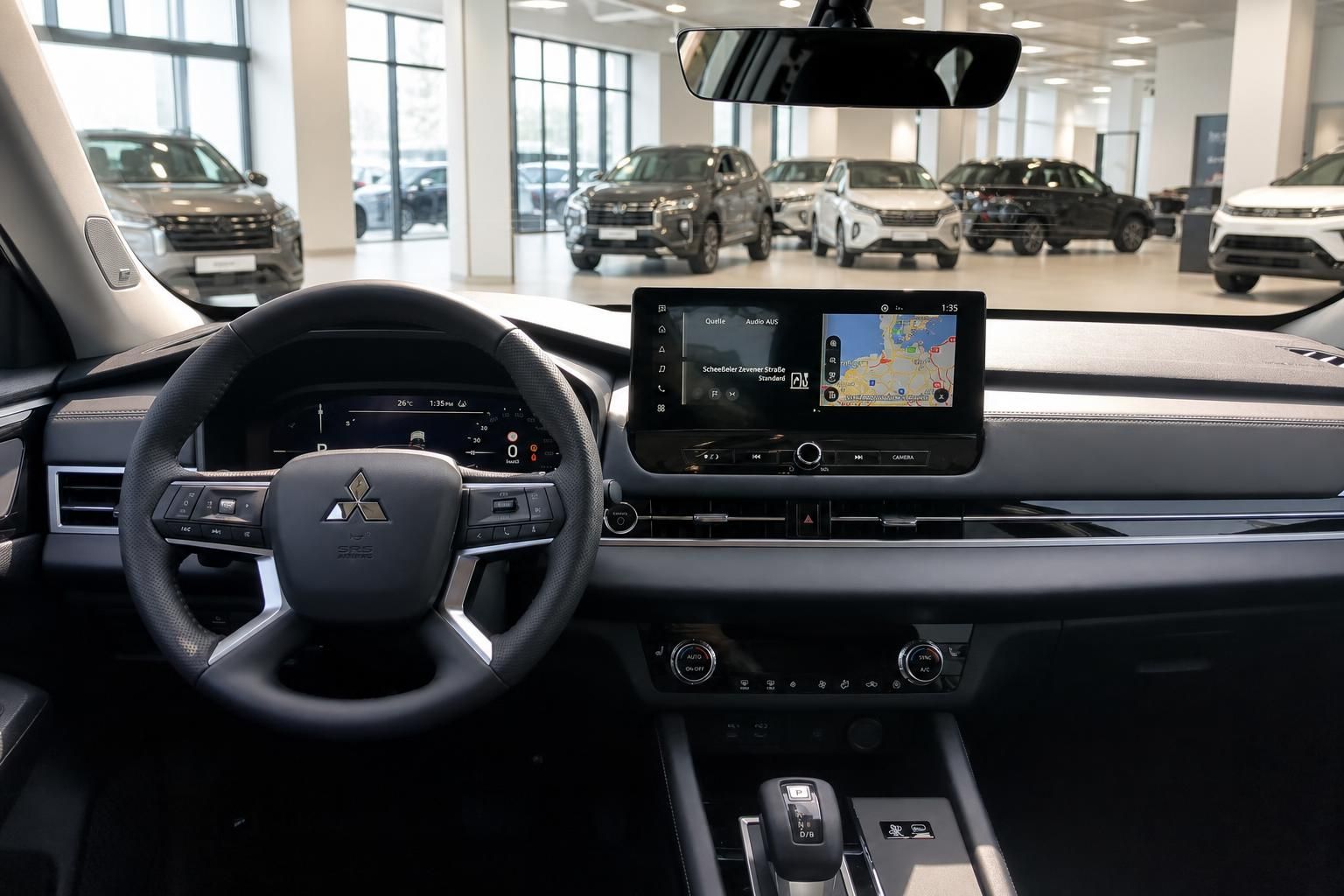 Mitsubishi Outlander PHEV Cockpit mit Touchscreen-Display und digitalen Instrumenten