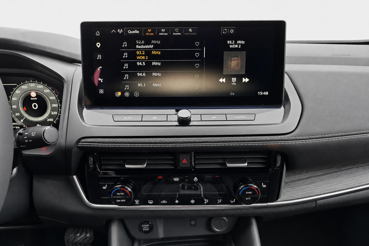 Nissan Mittelkonsole mit Touchscreen und Klimabedienung