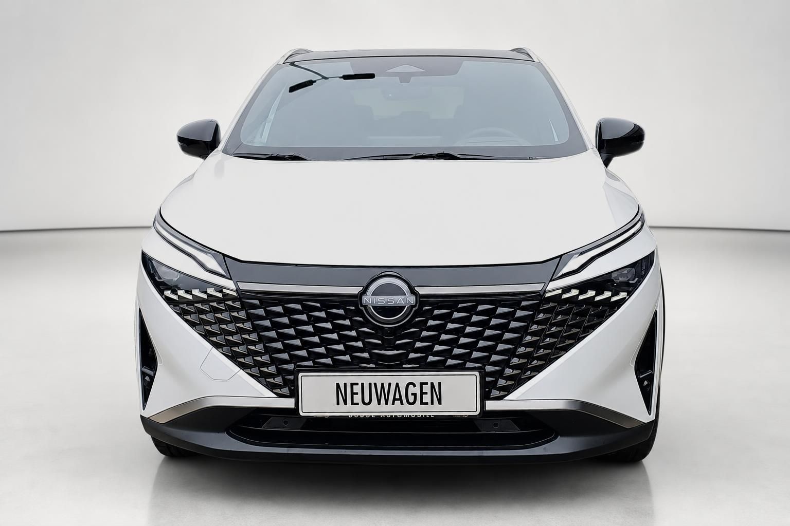 Nissan Qashqai weiß, Frontansicht mit Kühlergrill