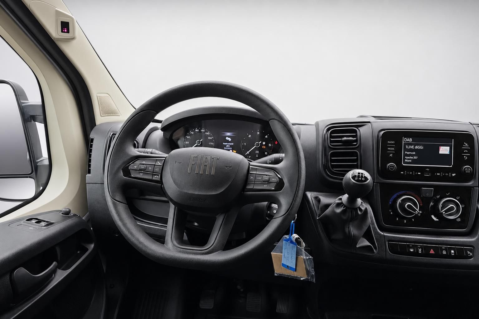 Fiat Ducato Cockpit Lenkrad und Armaturenbrett Detailansicht