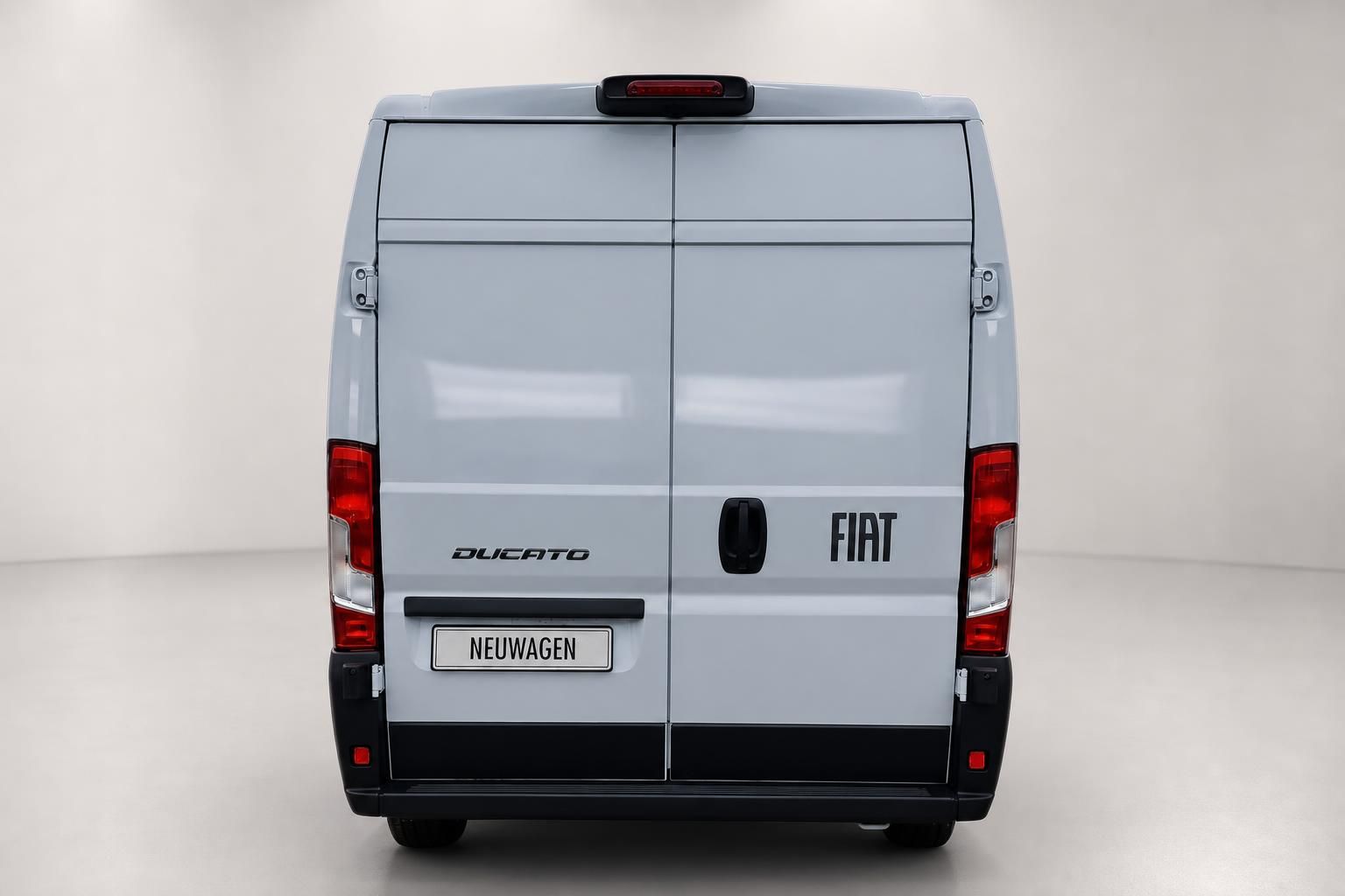 Fiat Ducato Transporter weiß, Heckansicht frontal mit Türen