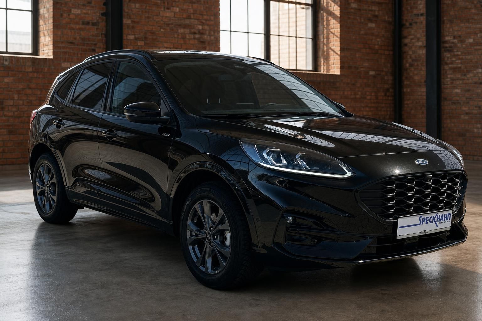 Ford Kuga schwarz Seitenansicht mit Kennzeichenhalter Speckhahn