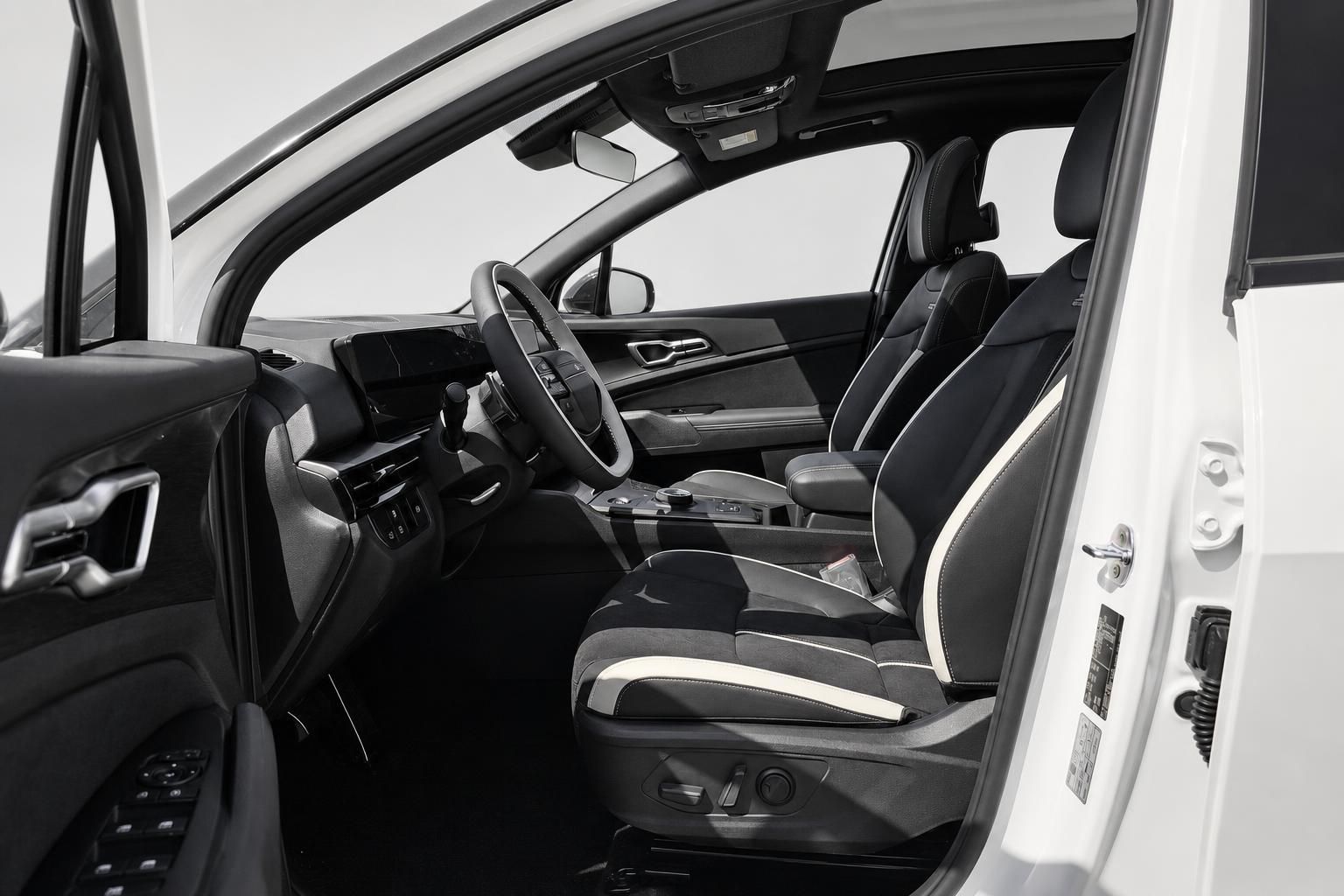 Kia Sportage Innenraum mit Blick auf Fahrersitz und Cockpit