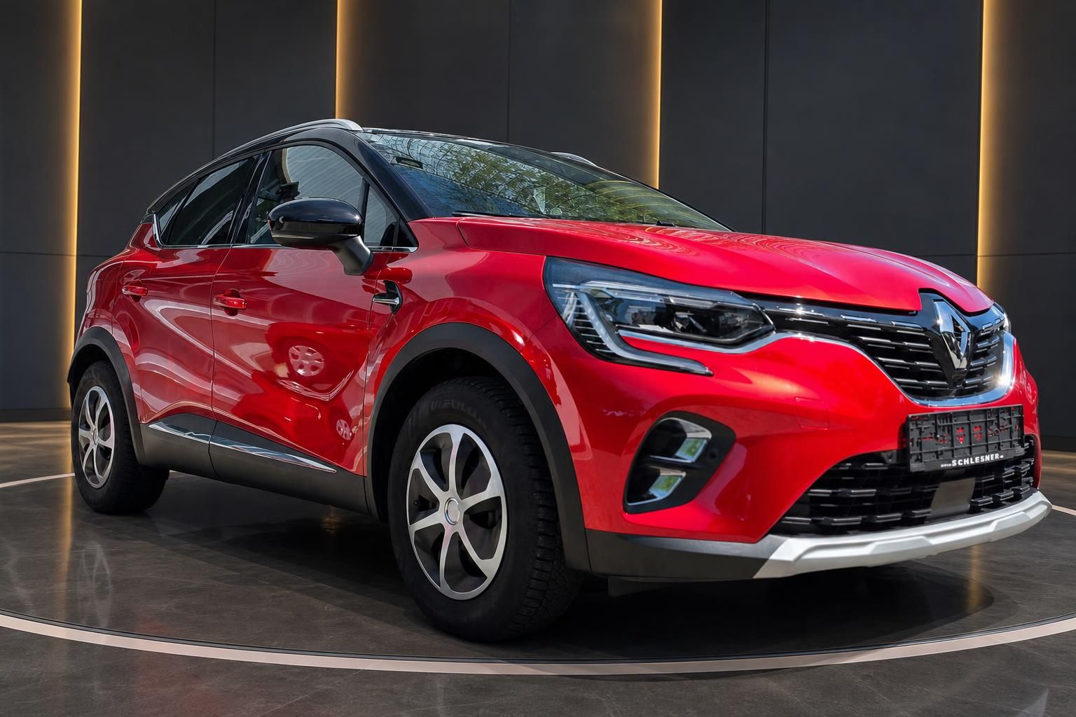 Renault Captur rot Frontansicht schräg mit Alufelgen