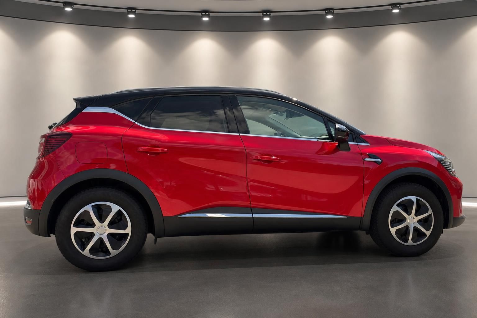 Roter Renault Captur SUV Seitenansicht mit schwarzem Dach
