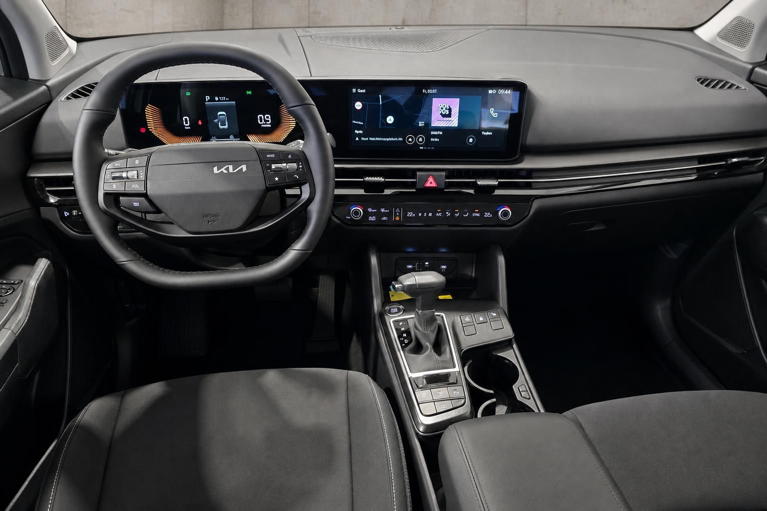 Kia Cockpit mit Lenkrad, digitalem Display und Touchscreen im Innenraum